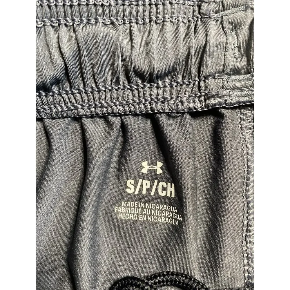 Under Armour Gray Athletic Shorts Mens Small Loose HeatGear